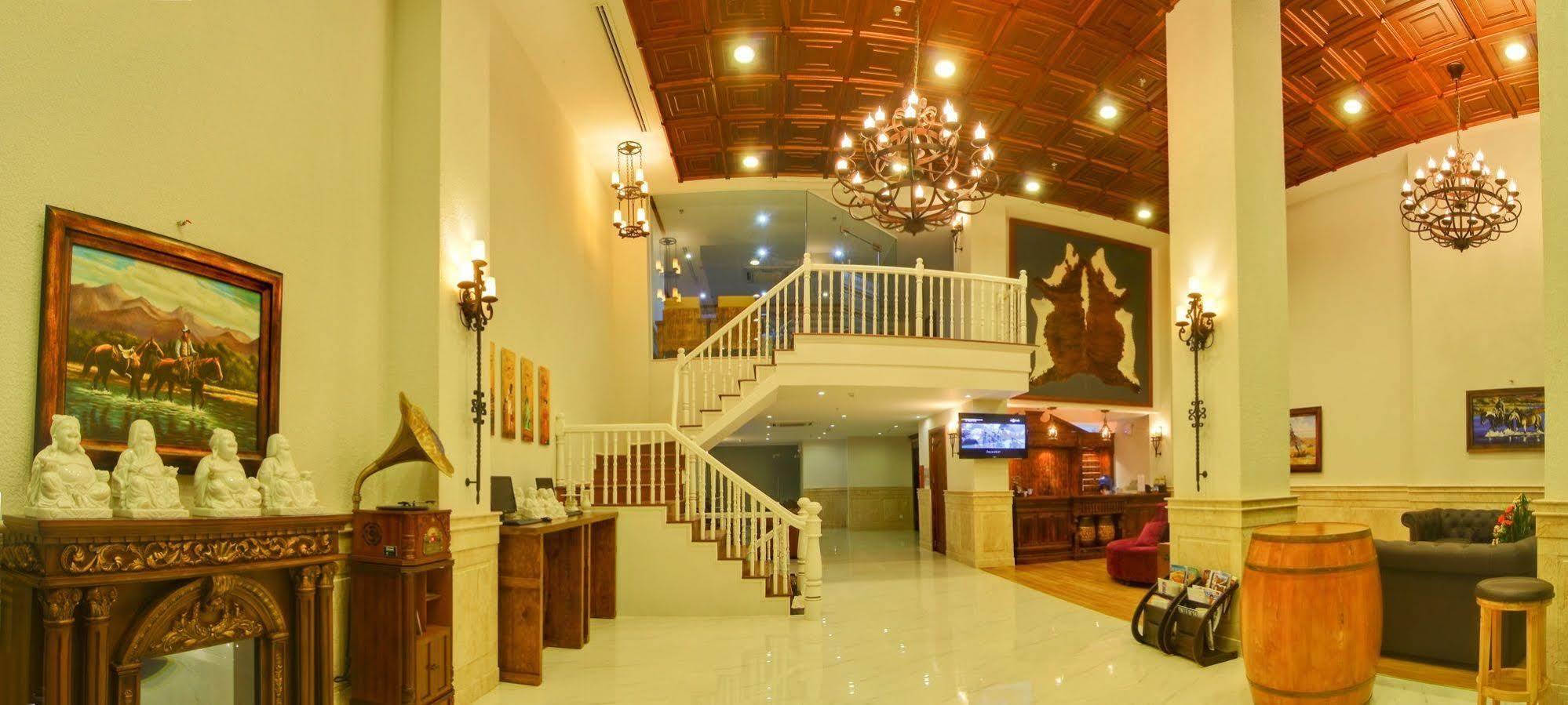 Seventeen Saloon Hotel Da Nang Exterior foto